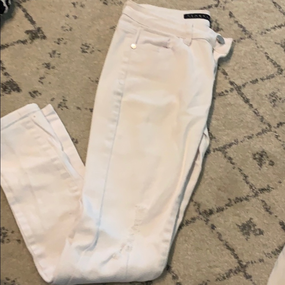 White distressed jeans